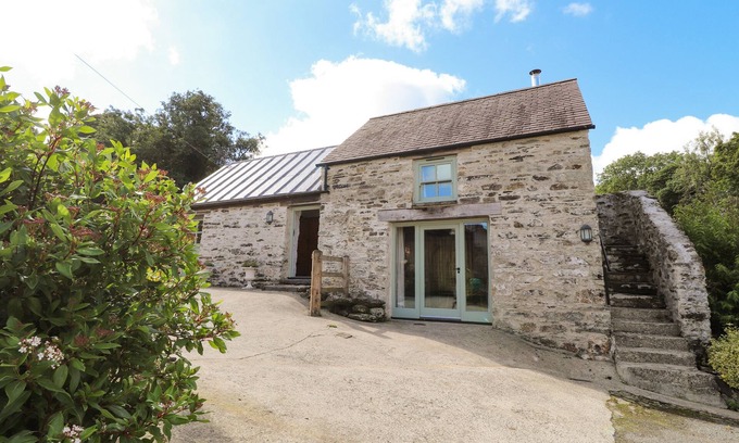 Felindre Farchog Cottage | Pet-Friendly Y Felin at Coed Cadw in Newport, Pembrokeshire