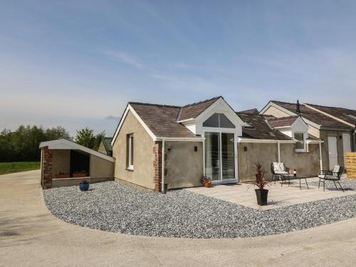 Dinas House | Discover Y Felin: A 4-Star Stay Rated 9/10 by Guests