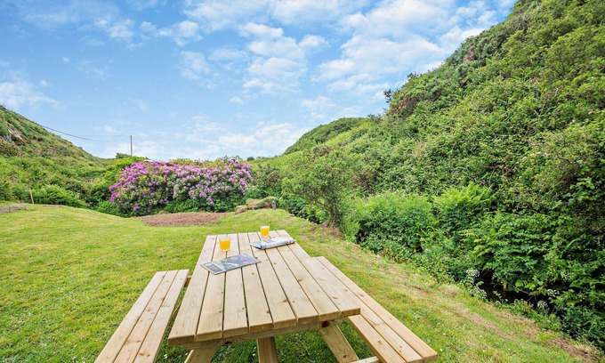 Aberdaron House | Family-Friendly Y Grogen: Two Bedroom Retreat for 4