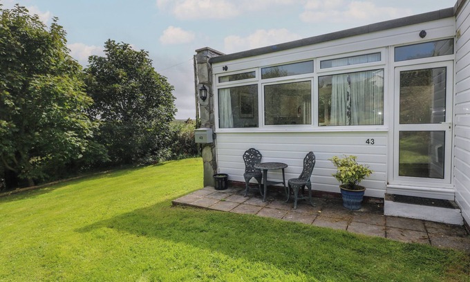Nolton Cottage | Pet-Friendly Y Twll Bolllt with Ocean View in Nolton Haven
