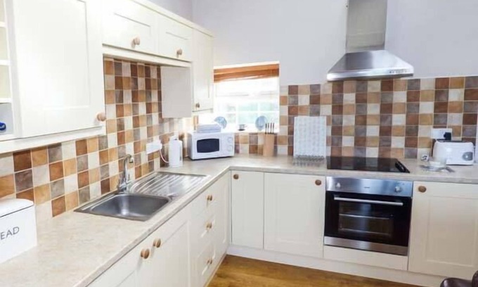 Holyhead Cottage | Discover Y Wylan: Oceanfront Retreat with Family-Friendly Perks