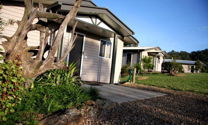Cambroon House | Discover Yabbaloumba Retreat: 5-Star Comfort Awaits