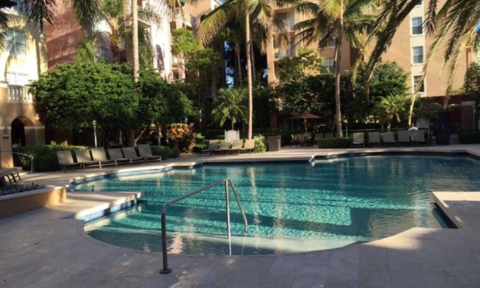 Aventura Apartment | Relaxing Yacht Club Apartment with Poolside Amenities
