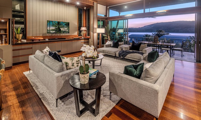 Hamilton Island Villa | Yacht Club Villa 33 Hamilton Island: Ocean Views & Transfers