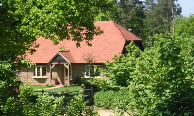 Graffham House | Yaffle Cottage: Idyllic Woodland Retreat with Pool & Kitchen