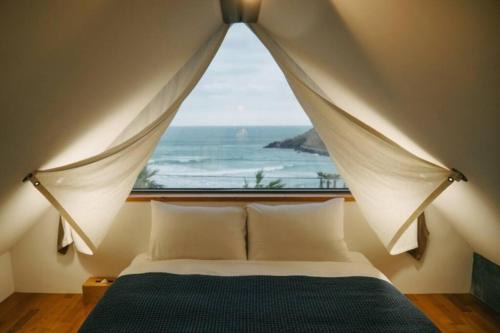 Jocheon House | Yaho Beach House: Oceanfront Retreat with High Guest Ratings