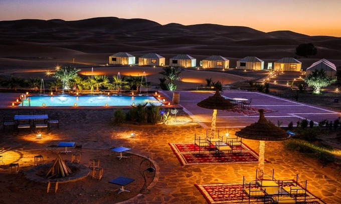 Lac Yasmins Hotel | Discover Yakout Merzouga Camp: Poolside Relaxation Awaits