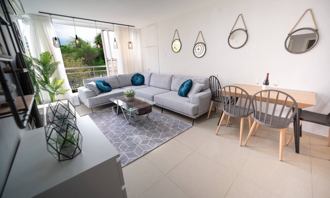 Eilat Apartment | Oceanfront YalaRent Sunora: Perfect Family Getaway