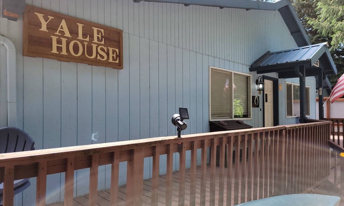 Cougar House | Discover YALE House: Mt St Helens Family Retreat