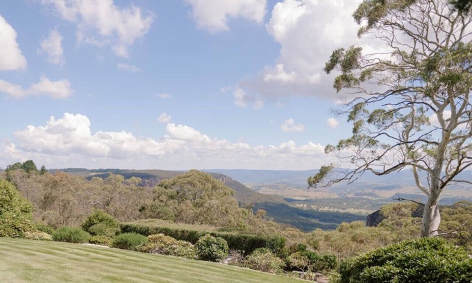 Blackheath House | Yamacilla House: Breathtaking Views in Blackheath!