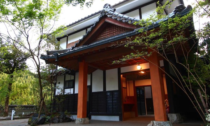Oguni Hotel | Relax at YamakawaZENZO with a Soothing Hot Tub Retreat