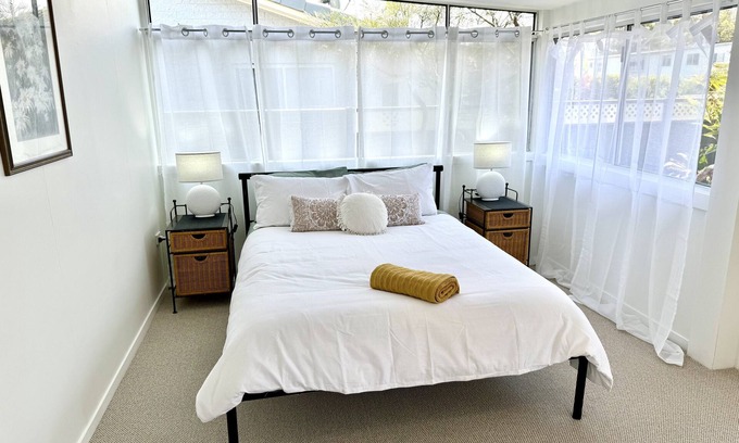 Yamba Apartment | Yamba Fishing Cottage: Pet-Friendly Stay with Ocean Views