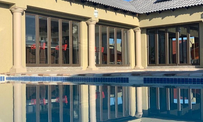 Kranspoort Vakansiedorp Hotel | Experience Yami Nawe Lodge: Family-Friendly with Pool Access