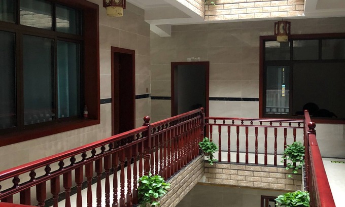 Dujiangyan House | Cozy Yan Ting Ju Inn with Kitchen and Breakfast Options