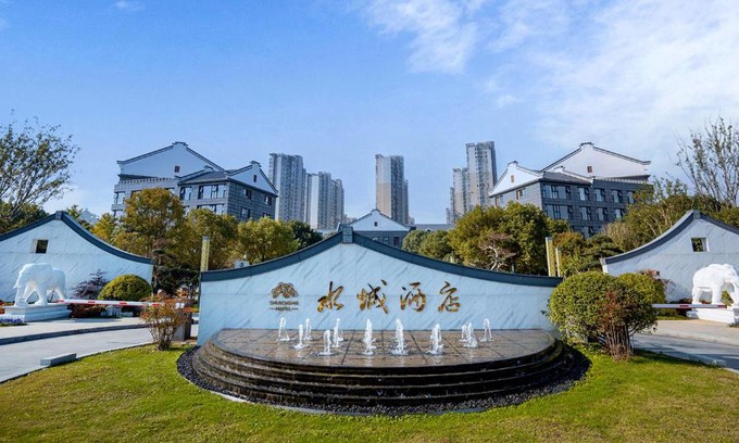 Tinghu Qu Hotel | Elegant Yancheng Shuicheng Hotel with Pool & Family Amenities
