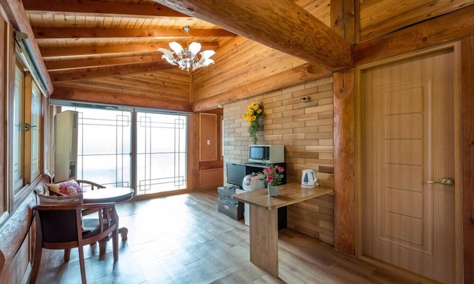 Sutong House | Inviting Yanggaksan Pension: Pool, Restaurant & Family Amenities