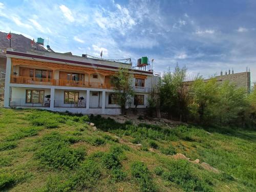 Leh House | Inviting YANG-LHA GUEST HOUSE - Guest Rated 9.9/10