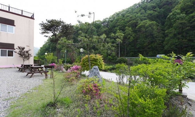 Danwol House | Discover Yangpyeong Oettonjip Pension: Eco-Friendly Retreat