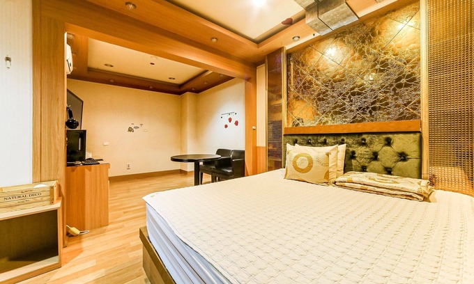 Tongjung Hotel | Eco-Friendly Comfort at Yangsan Mulgeum L with Breakfast