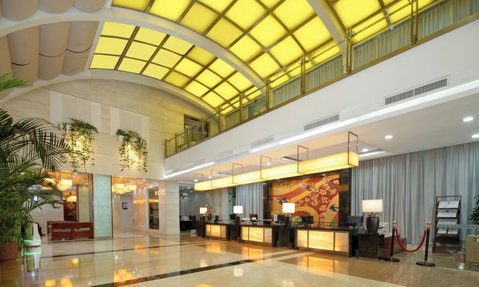 Tianhe Hotel | Comfortable Stay at Yanling Hotel with Spa & Dining Options