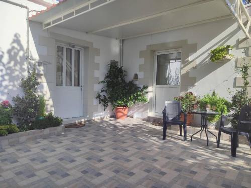 Exopoli House | Cozy Yannis Apartments - Guest Rated 9.3/10, Child Friendly