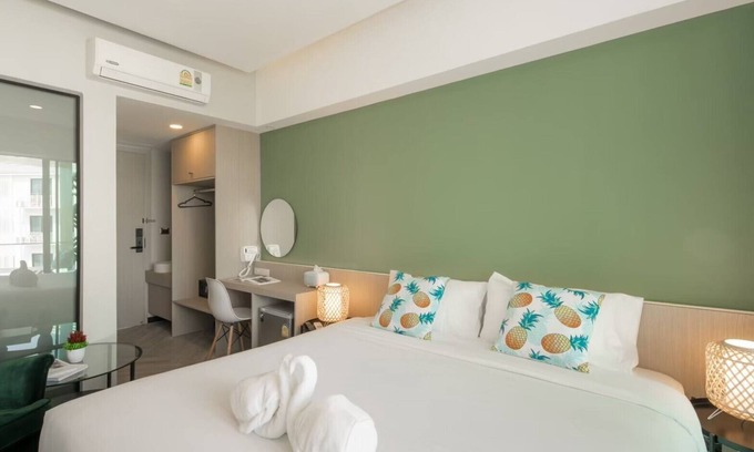 Ratsada Apartment | Relax at Yanud Residence with Ocean Views and a Pool