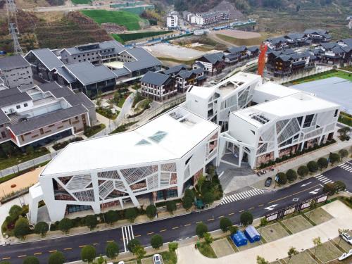 Yongding Hotel | Experience YAN YU JIAN Art Hotel: 4-Star Pet-Friendly Escape