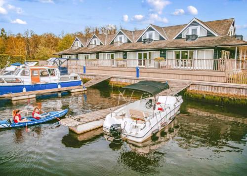 Brundall Resort | Family-Friendly Yare View Holiday Cottages with High Ratings