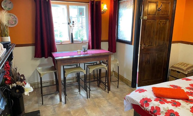 Yarm House | Family-Friendly Yarm Cottages: Pet Welcome & Great Reviews