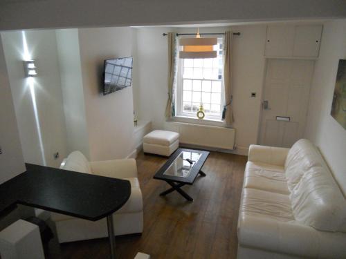 Yarm House | Cozy Yarm View Cottages: Family-Friendly Getaway