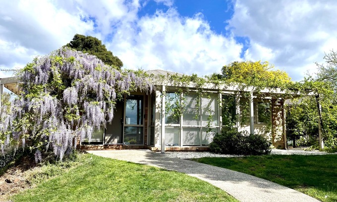 Yarra Glen House | Yarra Gem: Explore Wineries & Shops in Yarra Valley