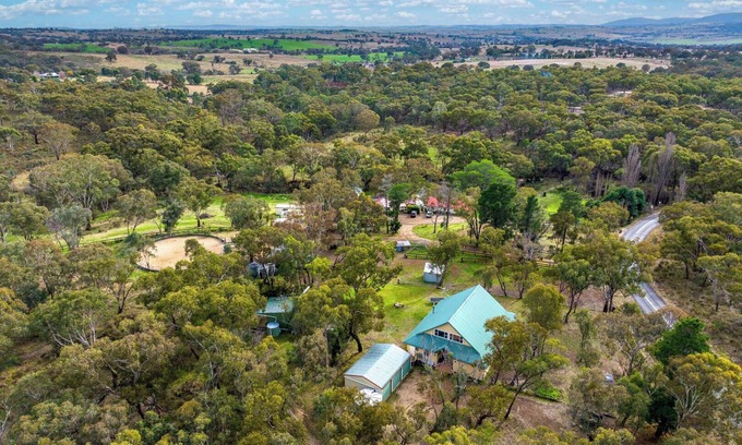 O'connell Resort | Yarrabin Holiday Country Retreat - whole complex and cabin. Minimum guests is 10