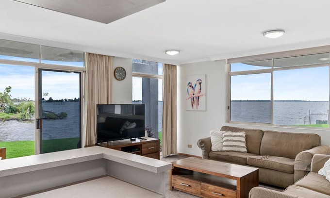 Mulwala Apartment | Relax at Yarrawonga Lakeside Apartment 41 with Lake Views