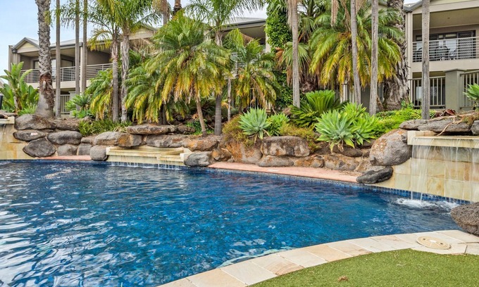Mulwala Apartment | Modern Yarrawonga Lakeside Apartment with Lake Views