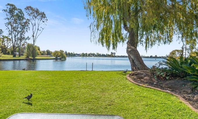 Mulwala Apartment | Yarrawonga Lakeside Apartment 25 with Pool & Lake View