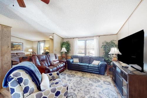 Alpine Village House | Discover Yatahey: Pet-Friendly 4-Star Retreat for Families