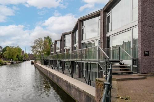 Haarlemmerbuurt Apartment | Explore YAYS Amsterdam Prince Island: Family-Friendly Retreat