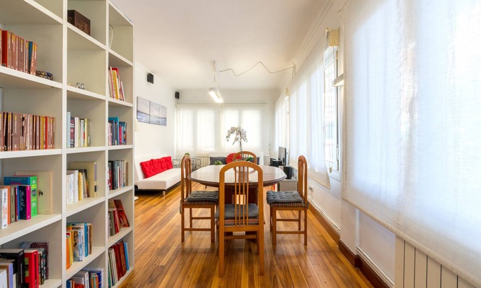 Deustuko San Pedro-Erribera Apartment | Experience YBARRA: Family-Friendly Stay with Spa and Breakfast
