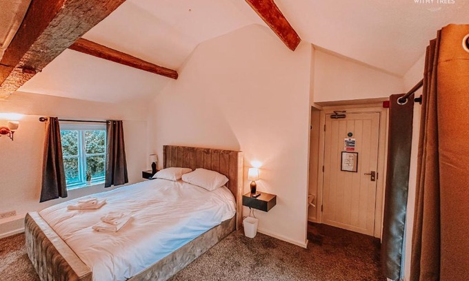 Bamber Bridge Hotel | Discover Ye Olde Original Withy Trees: Family-Friendly Stay