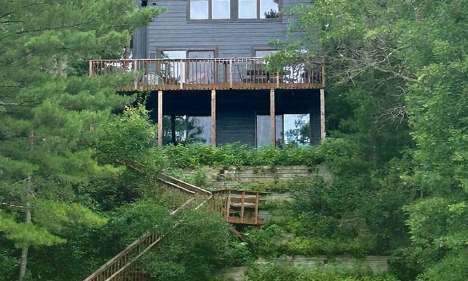 Pequot Lakes Cabin | Exceptional Cabin with Beachfront Access and Pool Amenities