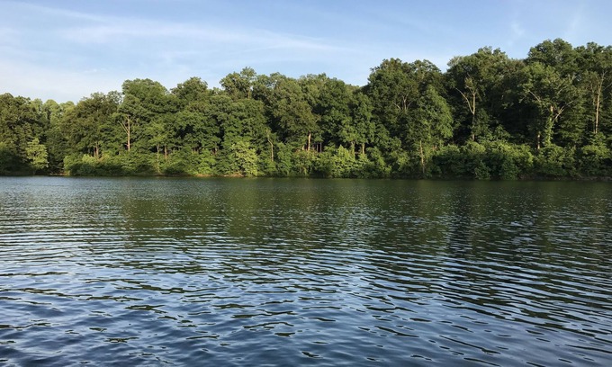 Mammoth Cave House | Exceptional Lakefront Retreat near Nolin State Park
