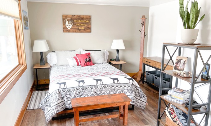Gardiner Apartment | Cozy Studio for 2 with Ocean View Near Historic Yellowstone
