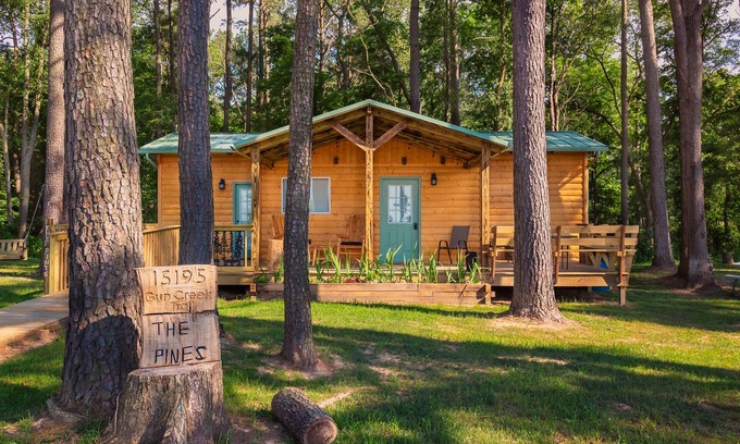 Whittington RV Rental | Relax Year-Round at The Pines with Pool & Lake Views