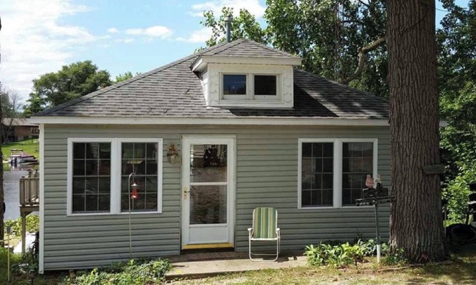 North Webster Cottage | Tranquil Lakefront Cottage on Webster Lake, Guest Rated 9.2