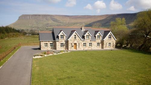 Drumcliffe House | Discover Yeats Lodge: A 4-Star Family-Friendly Retreat
