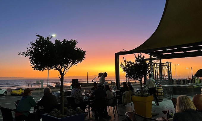 Somerset West House | Relaxing Ocean View at YEBO Boutique Guesthouse