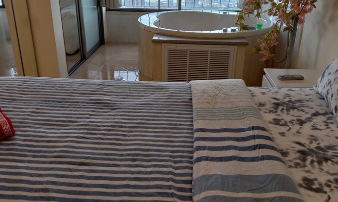 Panorama Street Apartment | Panoramic 3-Room Flat Near Carmel Centre - Family-Friendly Stay