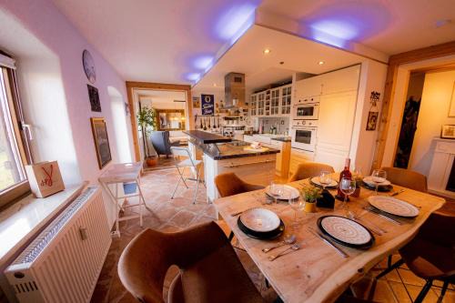 Aufham Apartment | Comfortable Apartment with Sauna, Garden & Home Cinema