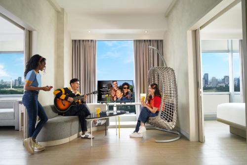 Gambir Hotel | Discover YELLO Hotel Harmoni: Spa & Restaurant Retreat