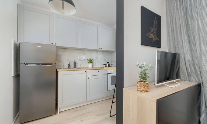 Brynow Apartment | Bright Yellow and Grey Studio with Breakfast & Kitchen Access